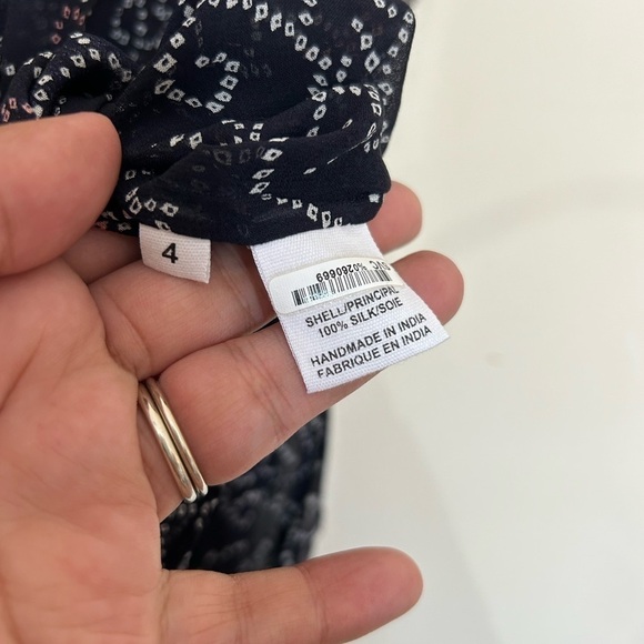 ULLA JOHNSON 100% Silk Long keyhole Sleeve V-Neck Top Blouse lightweight Size 4 - Picture 8 of 10